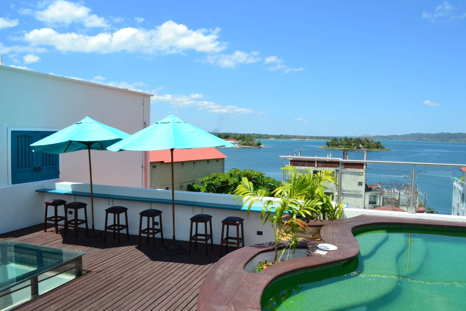 Hotel Isla De Flores Pool 1536x1024 